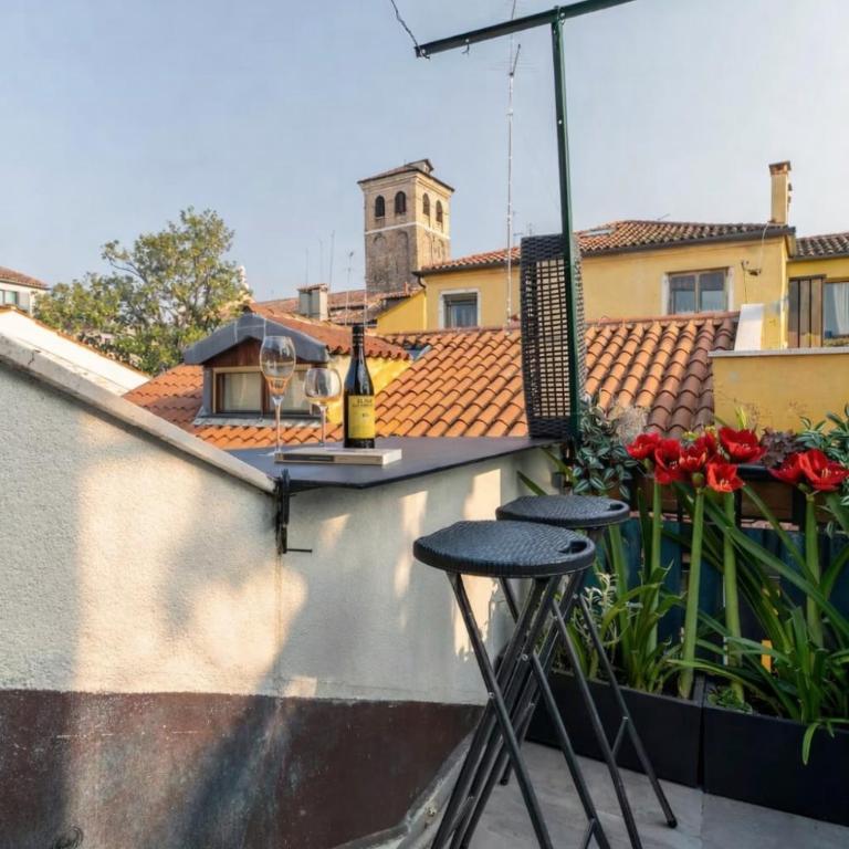 Central Modern Loft, Rooftop Patio, Full Kitchen - Apartment mit 1 Schlafzimmer - 17