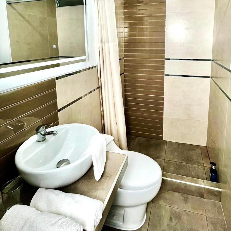 Alpaquita House - Full Apartment - Two-Bedroom Apartment - 8