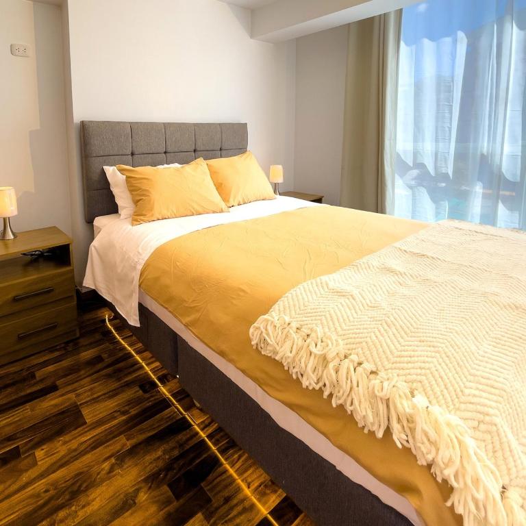 Private Bedroom 1 - Shared Apartment with 2 Bedrooms - Queen Room - 1