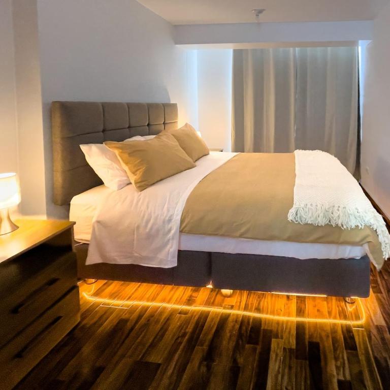 Private Bedroom 1 - Shared Apartment with 2 Bedrooms - Queen Room - 7