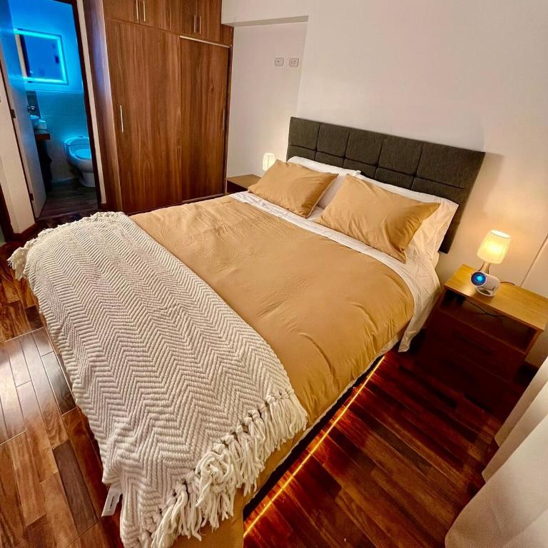 Private Bedroom 1 - Shared Apartment with 2 Bedrooms - Queen Room - 22