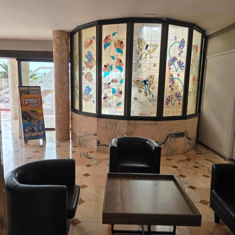 Views, international channels, A-C, pool, bar - Apartamento Estudio - 42