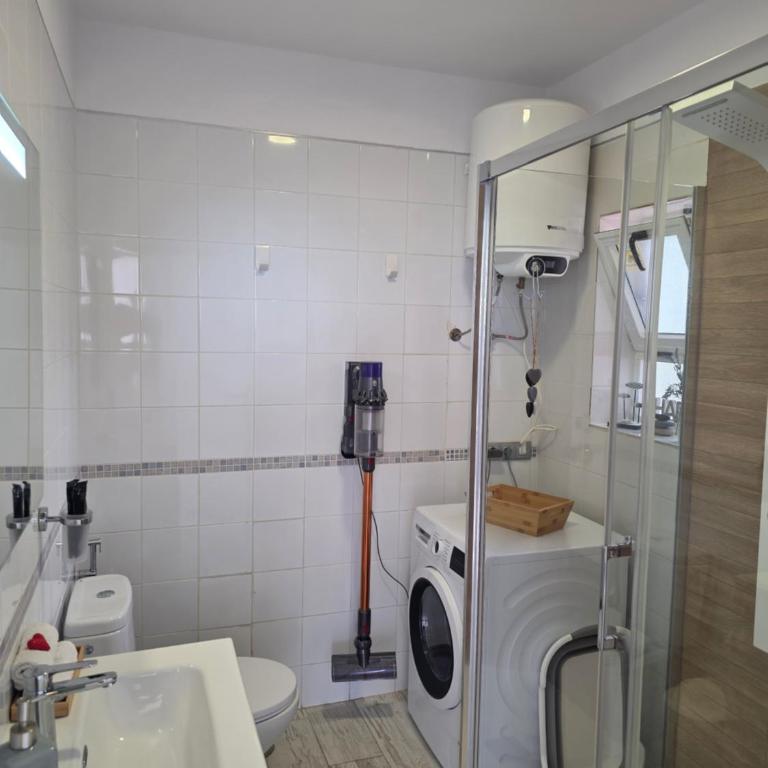 Views, international channels, A-C, pool, bar - Apartamento Estudio - 46