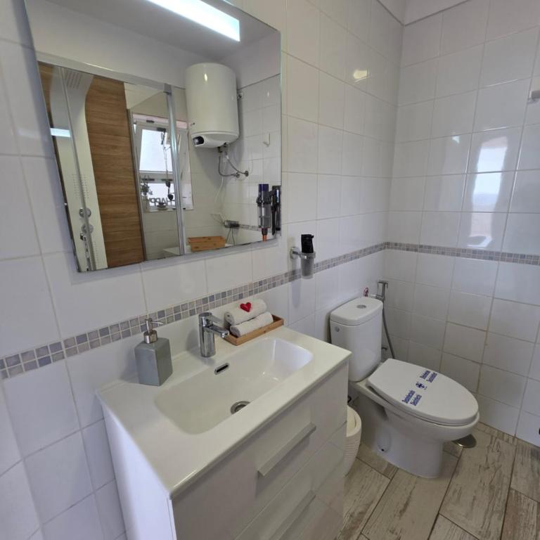 Views, international channels, A-C, pool, bar - Apartamento Estudio - 47