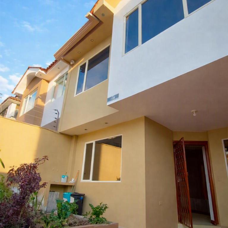 Casa Residencial Familiar - Casa de 3 dormitorios - 1