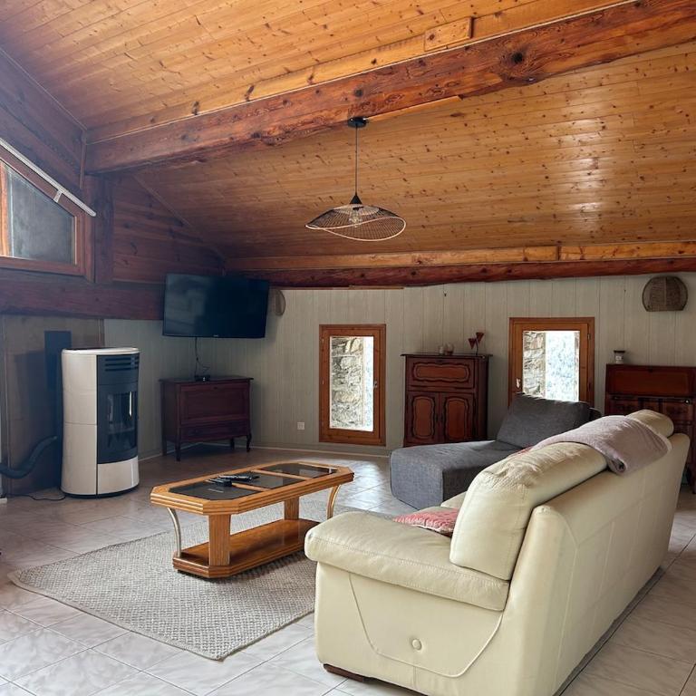 Chalet en pleine nature au-dessus du village - Three-Bedroom Apartment - 2