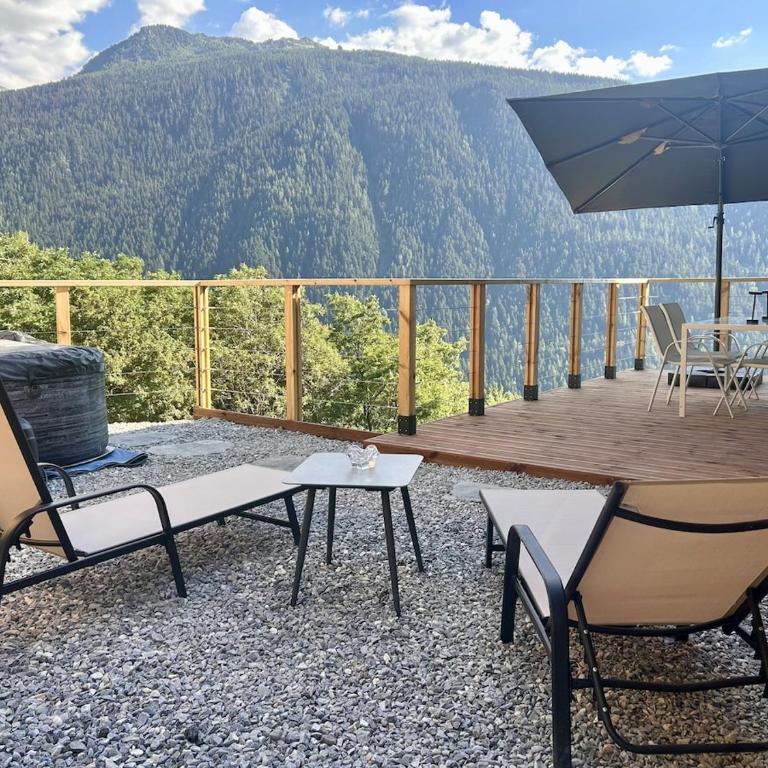Chalet en pleine nature au-dessus du village - Three-Bedroom Apartment - 11