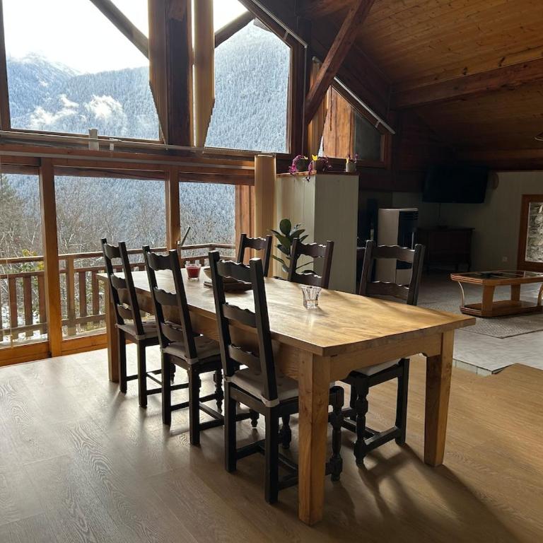Chalet en pleine nature au-dessus du village - Three-Bedroom Apartment - 12