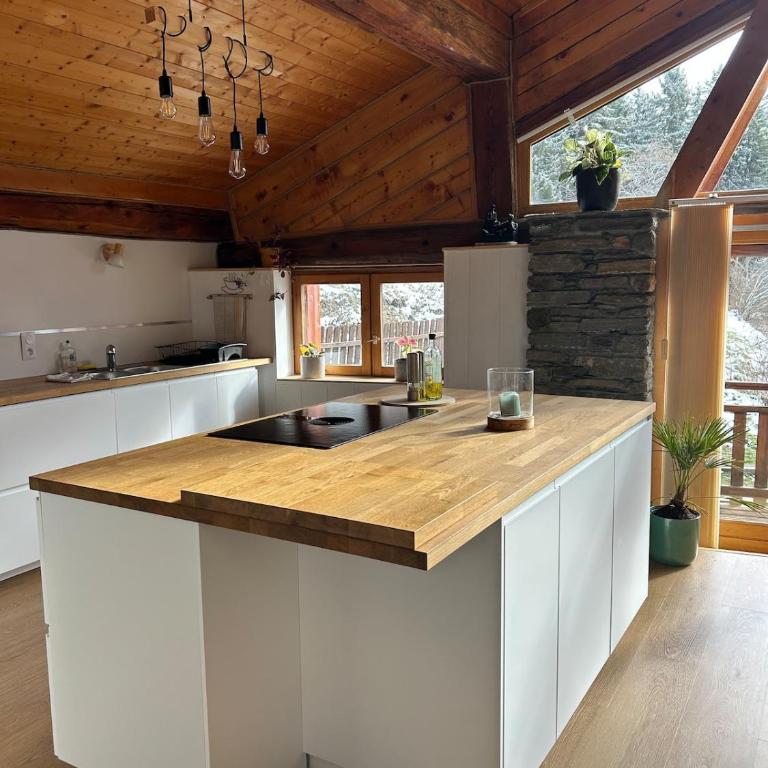 Chalet en pleine nature au-dessus du village - Three-Bedroom Apartment - 16