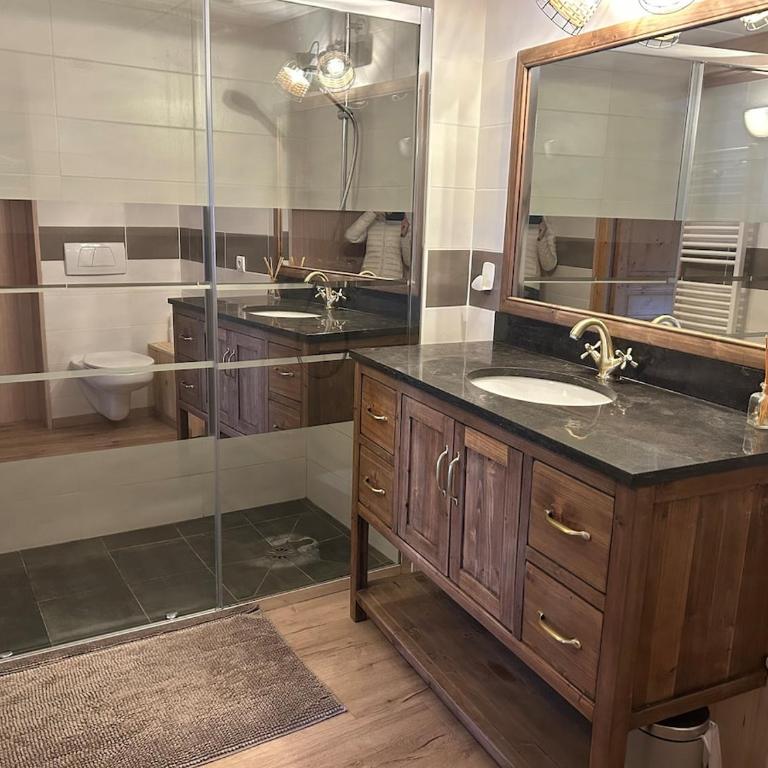 Chalet en pleine nature au-dessus du village - Three-Bedroom Apartment - 22