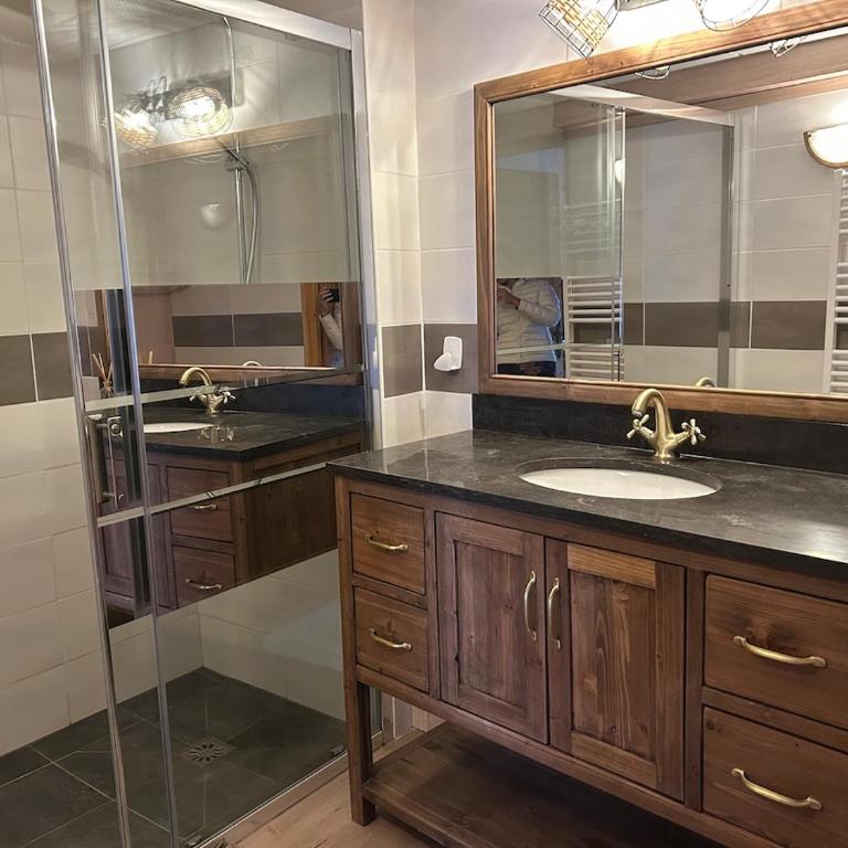 Chalet en pleine nature au-dessus du village - Three-Bedroom Apartment - 28