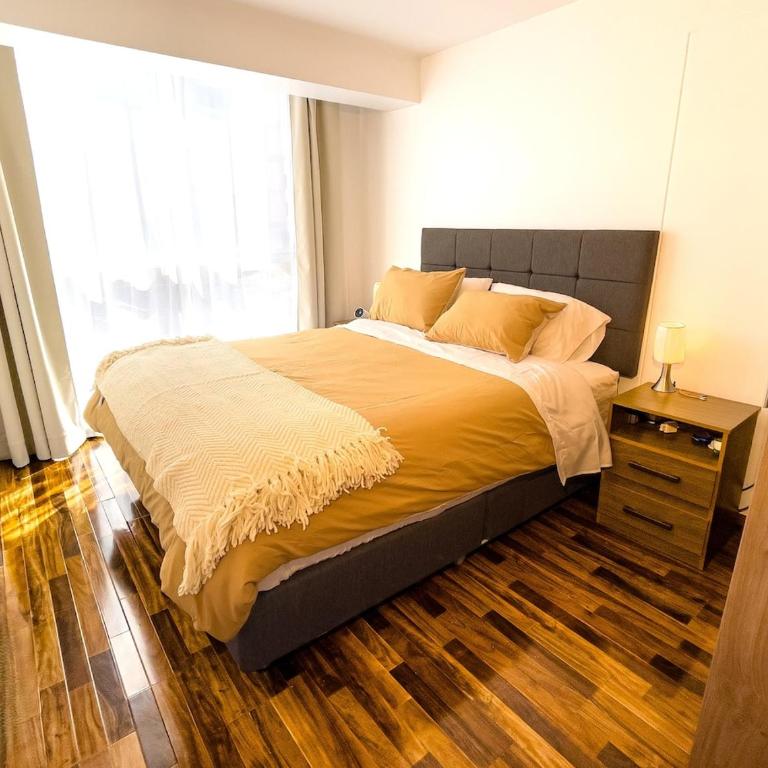 Private Bedroom 2 - Shared Apartment with 2 Bedrooms - Queen Room - 1