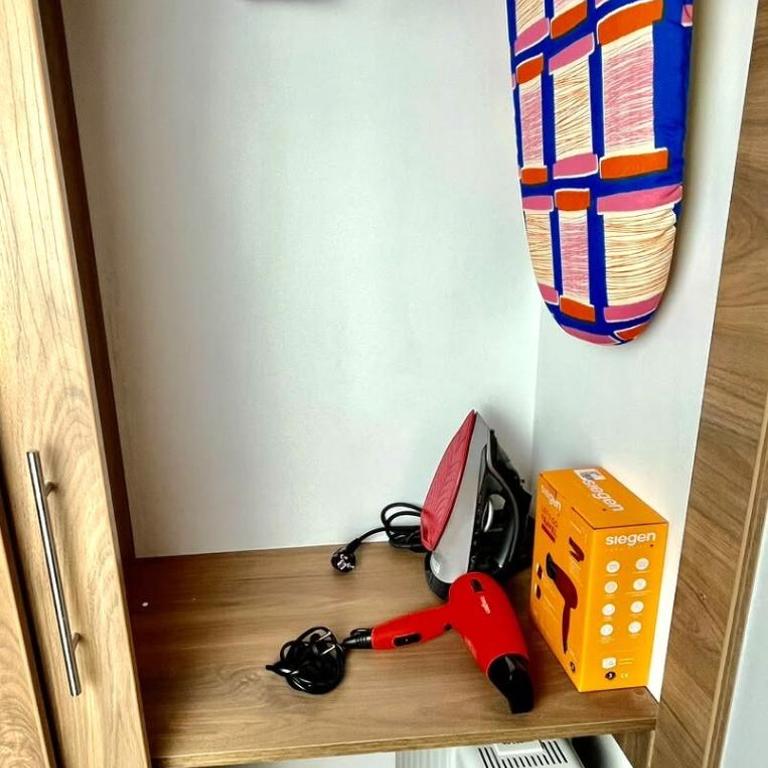Private Bedroom 2 - Shared Apartment with 2 Bedrooms - Queen Room - 7