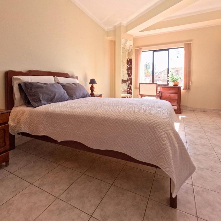 Suites y estudios modernos con wifi rápido en Tarija - Habitación Doble con balcón - 2