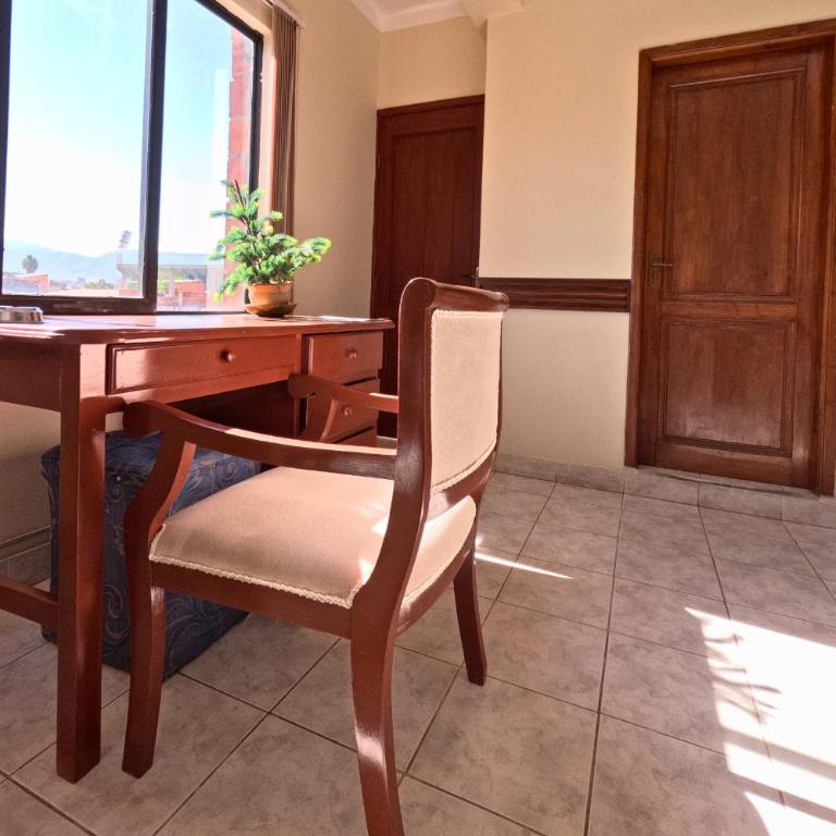 Suites y estudios modernos con wifi rápido en Tarija - Habitación Doble con balcón - 6