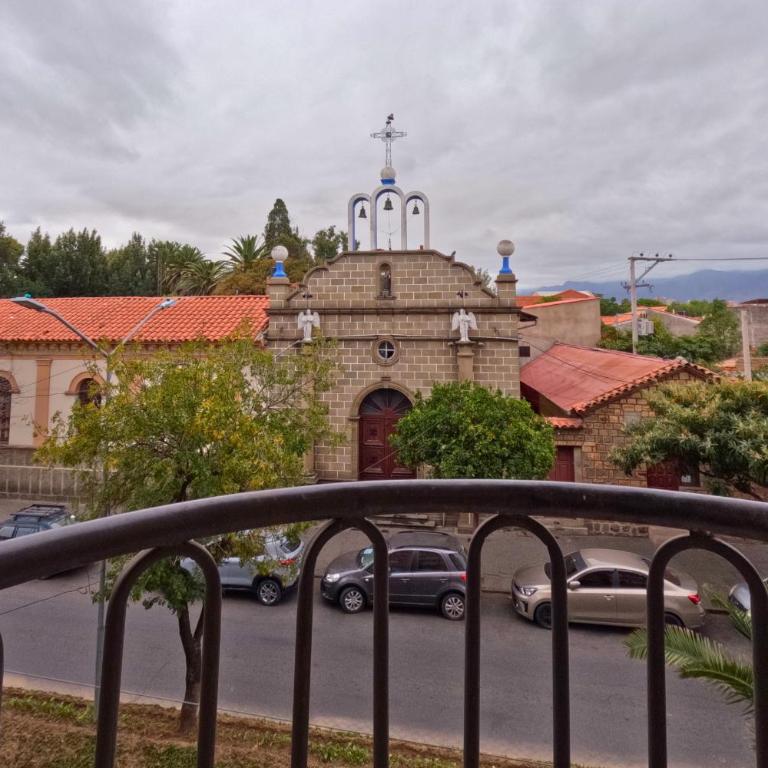 Suites y estudios modernos con wifi rápido en Tarija - Habitación Doble con balcón - 5