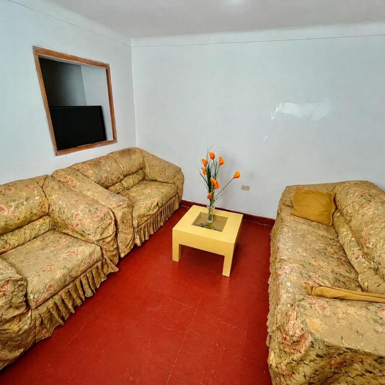 Airport House - Full Apartment with courtyard - One-Bedroom Apartment - 1