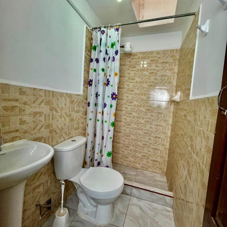 Airport House - Full Apartment with courtyard - One-Bedroom Apartment - 2