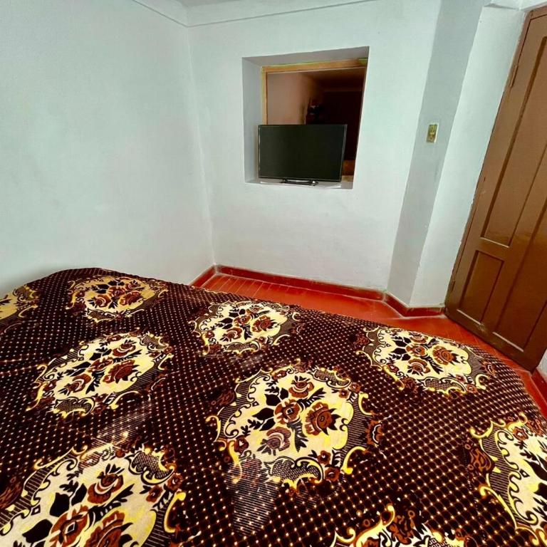 Airport House - Full Apartment with courtyard - One-Bedroom Apartment - 5