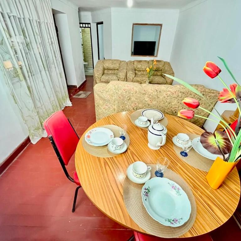 Airport House - Full Apartment with courtyard - One-Bedroom Apartment - 8