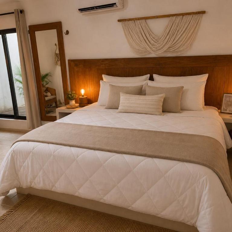 MIO Cancún Hotel Boutique - Suite con cama grande y balcón - 29