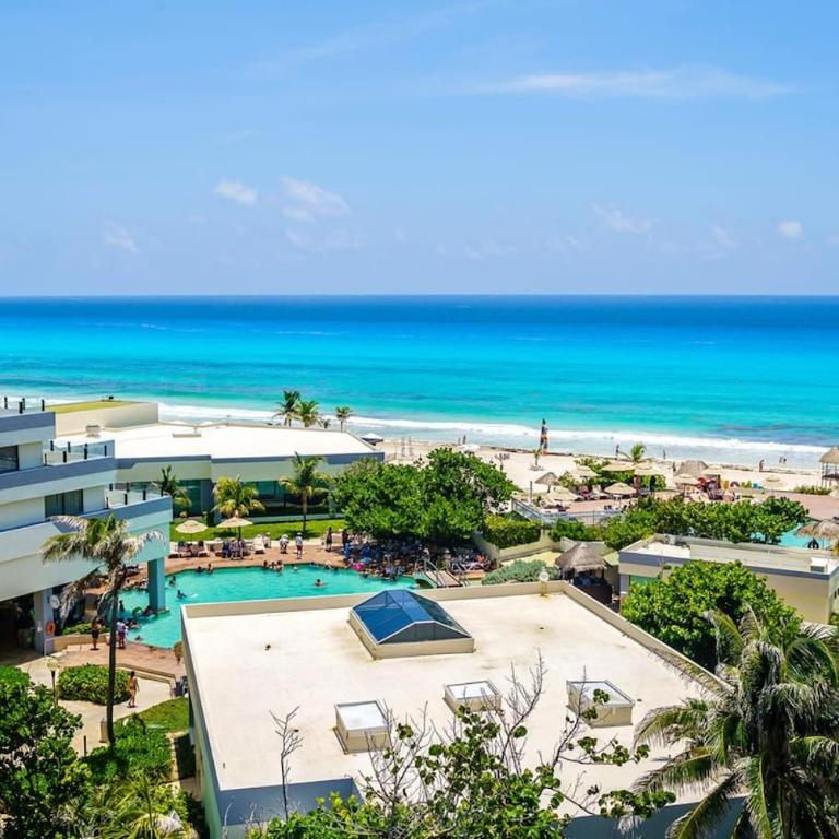 Fabulous Oceanview Suite Access to Beach & Pools - Three-Bedroom Apartment - 1