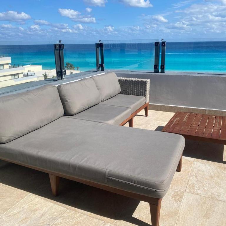 Fabulous Oceanview Suite Access to Beach & Pools - Three-Bedroom Apartment - 3