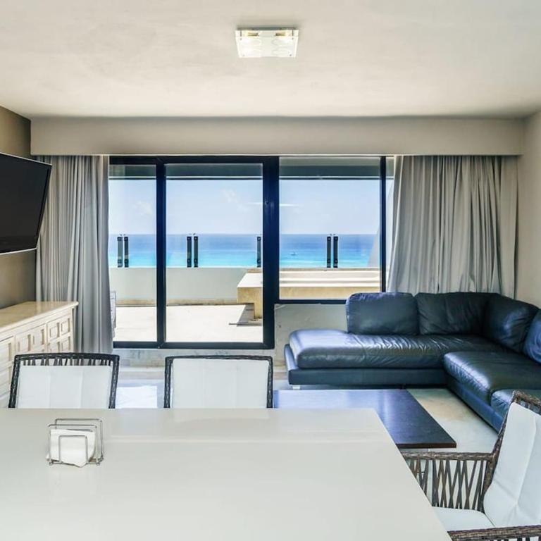 Fabulous Oceanview Suite Access to Beach & Pools - Three-Bedroom Apartment - 4
