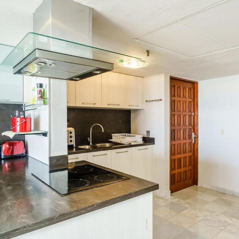 Fabulous Oceanview Suite Access to Beach & Pools - Three-Bedroom Apartment - 6