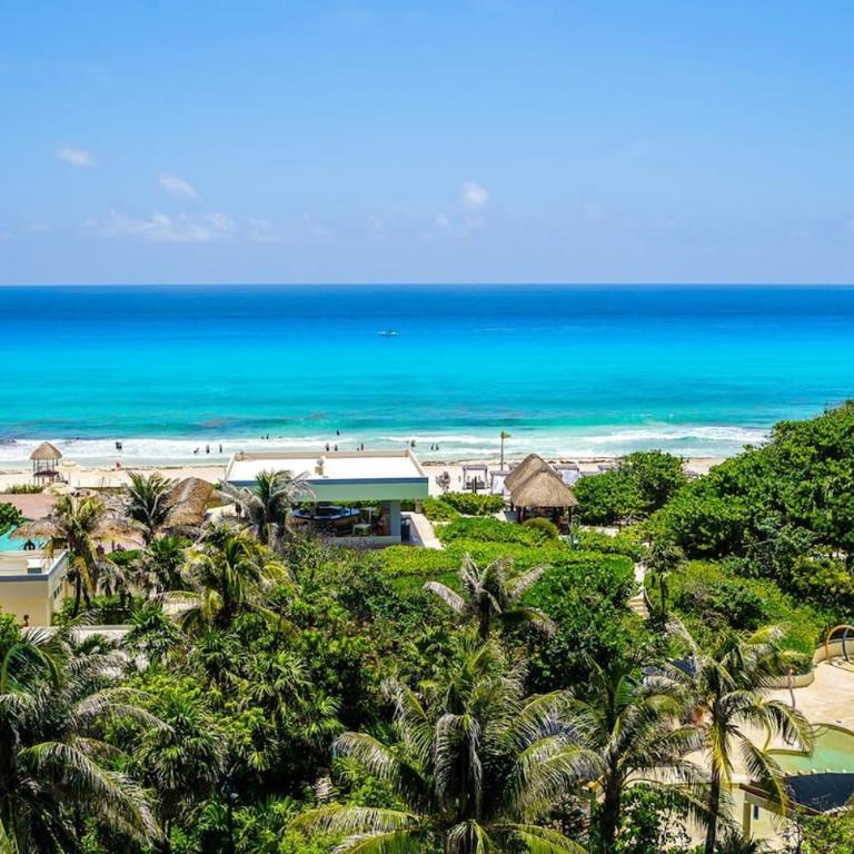 Fabulous Oceanview Suite Access to Beach & Pools - Three-Bedroom Apartment - 7