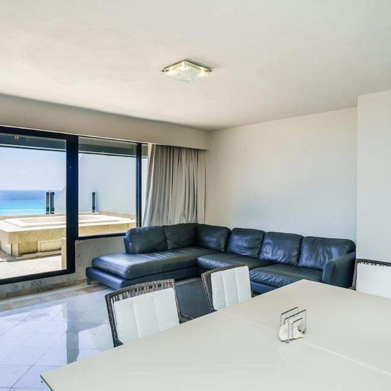 Fabulous Oceanview Suite Access to Beach & Pools - Three-Bedroom Apartment - 9