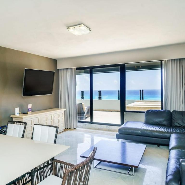 Fabulous Oceanview Suite Access to Beach & Pools - Three-Bedroom Apartment - 8