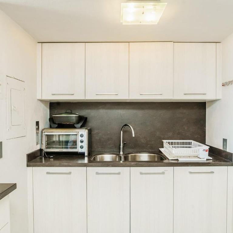 Fabulous Oceanview Suite Access to Beach & Pools - Three-Bedroom Apartment - 12
