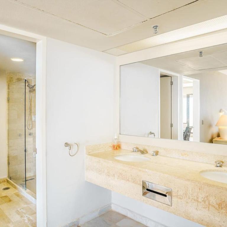 Fabulous Oceanview Suite Access to Beach & Pools - Three-Bedroom Apartment - 19
