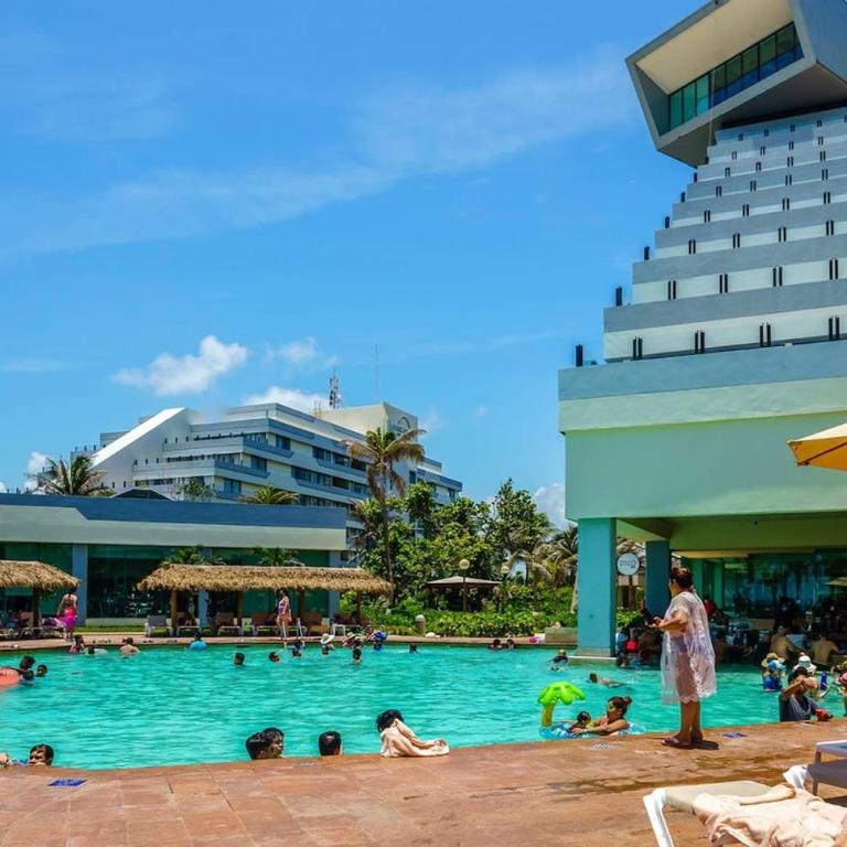 Fabulous Oceanview Suite Access to Beach & Pools - Three-Bedroom Apartment - 23