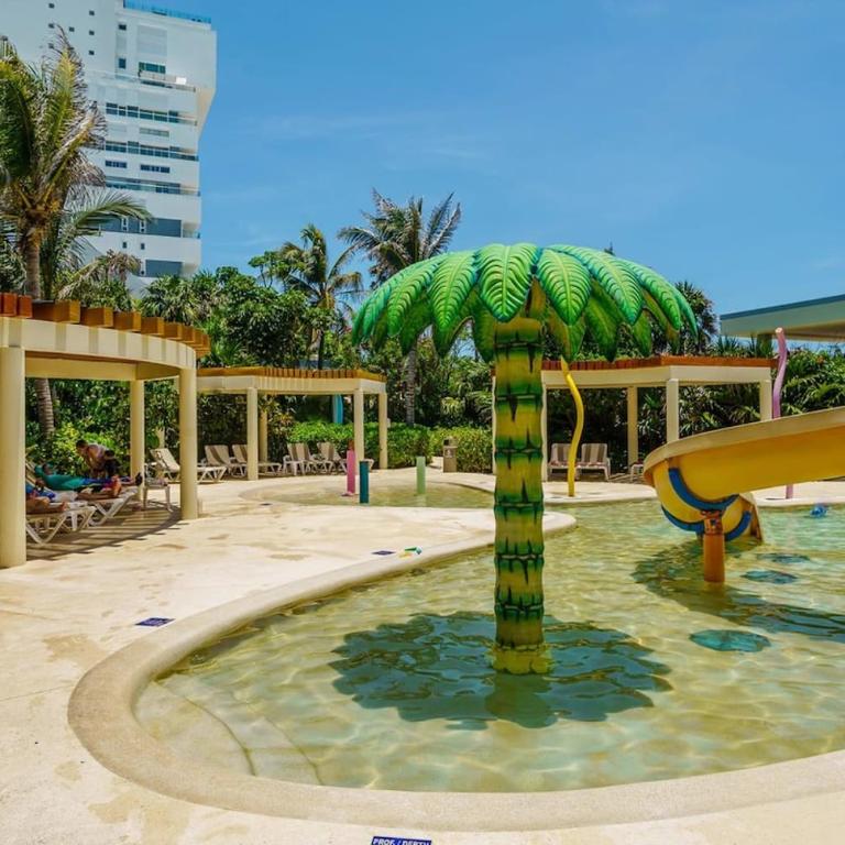 Fabulous Oceanview Suite Access to Beach & Pools - Three-Bedroom Apartment - 25