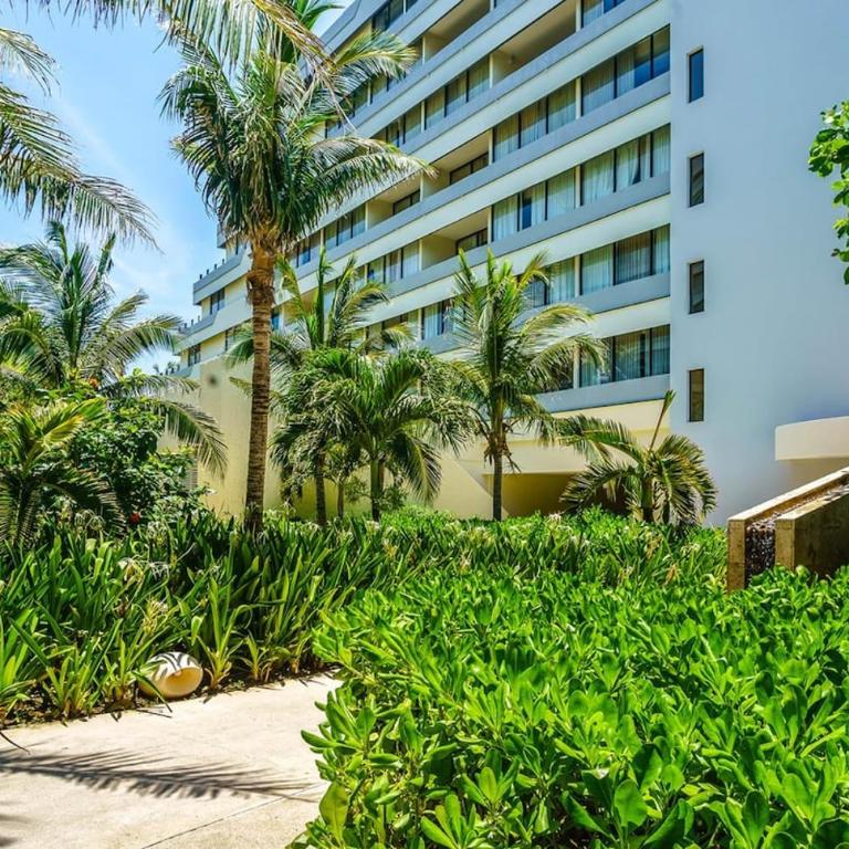 Fabulous Oceanview Suite Access to Beach & Pools - Three-Bedroom Apartment - 27