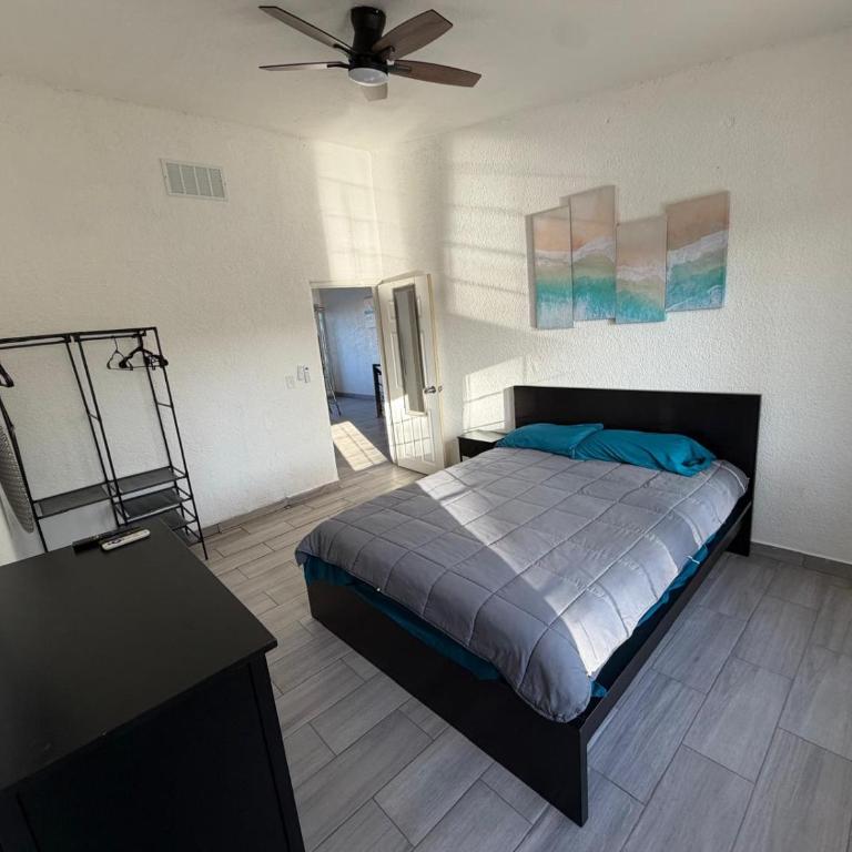 Shoreline Condo 5 Desert Oasis Free Wifi, Cool AC - Two-Bedroom Apartment with Sea View - 3