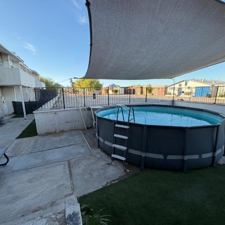 Shoreline Condo 5 Desert Oasis Free Wifi, Cool AC - Two-Bedroom Apartment with Sea View - 12