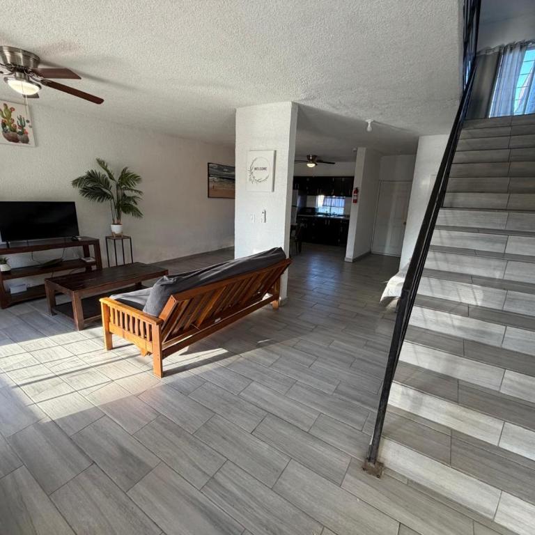 Shoreline Condo 5 Desert Oasis Free Wifi, Cool AC - Two-Bedroom Apartment with Sea View - 14