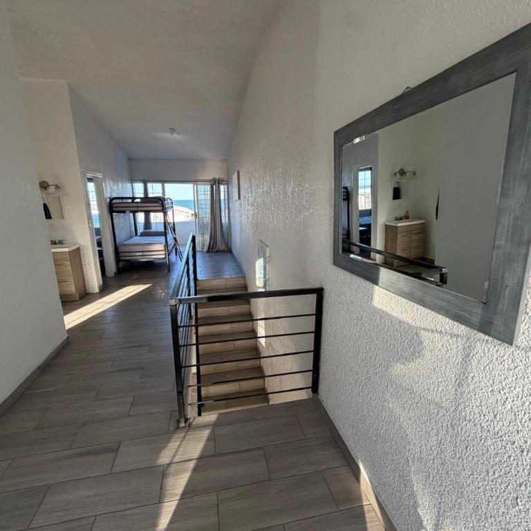 Shoreline Condo 5 Desert Oasis Free Wifi, Cool AC - Two-Bedroom Apartment with Sea View - 18