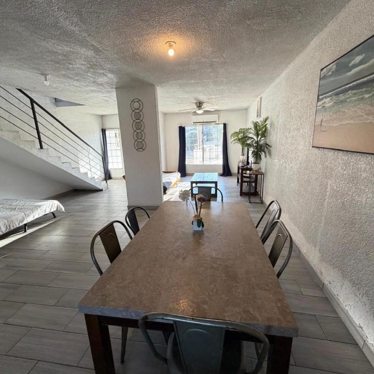 Shoreline Condo 5 Desert Oasis Free Wifi, Cool AC - Two-Bedroom Apartment with Sea View - 20