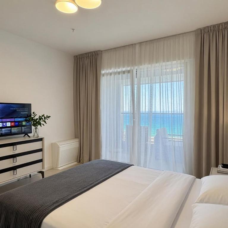 Harmonia VIP - Three-Bedroom Premium Apartment with Resort View - 11