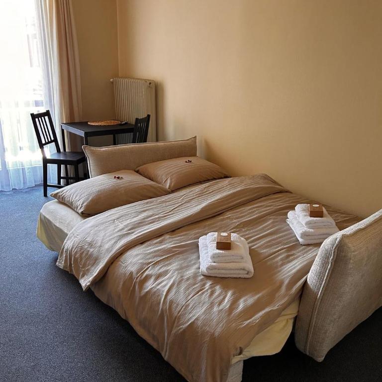 Die Pension Oesterreich - Familienzimmer mit Balkon - 3