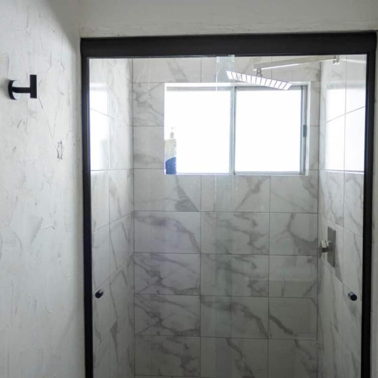 Twin Homes Compound - 5 Bedrooms - 1 km to US Consulate - Casa de 5 dormitorios - 35