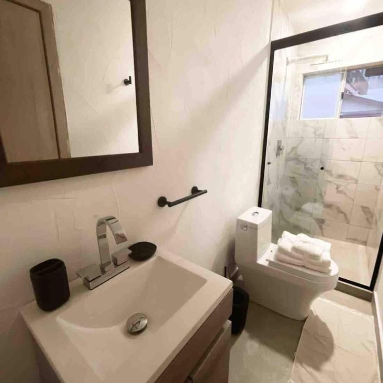 Twin Homes Compound - 5 Bedrooms - 1 km to US Consulate - Casa de 5 dormitorios - 29