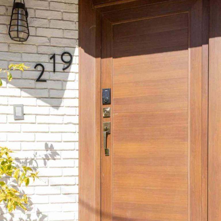 Twin Homes Compound - 5 Bedrooms - 1 km to US Consulate - Casa de 5 dormitorios - 42