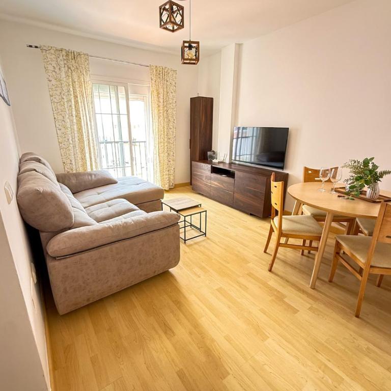 Central Apartment in Nerja with Pool and Parking - Apartamento de 2 dormitorios - 3