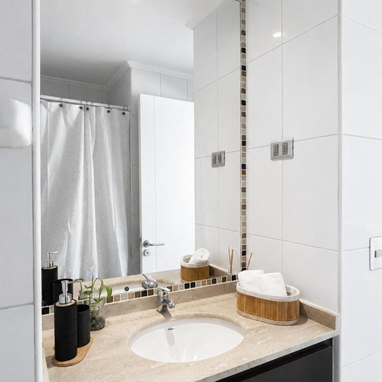 Metro UC and Lastarria Ideal location - Apartamento de 1 dormitorio - 7