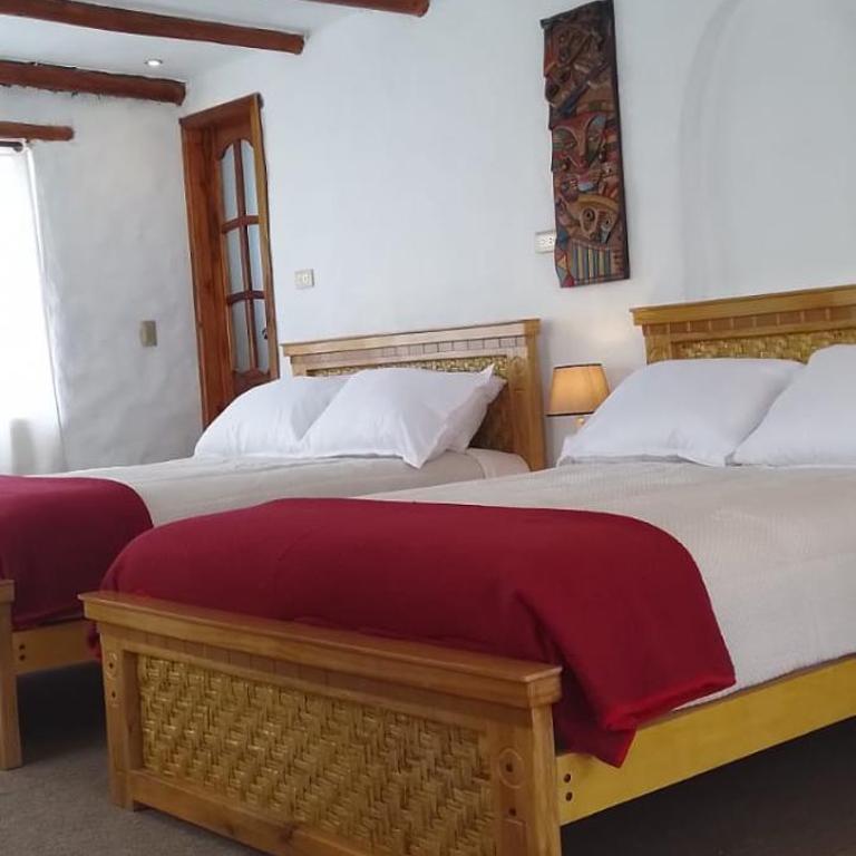 Carpe Diem Otavalo - Habitación Triple con vistas a la montaña - 2